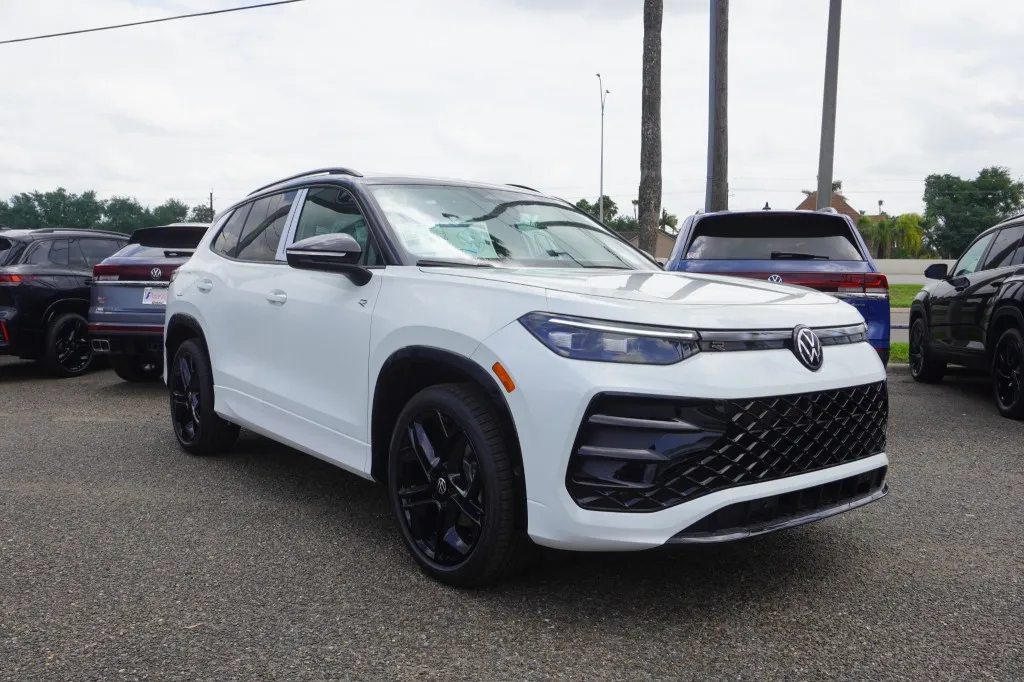 2026 Volkswagen Tiguan SE R-Line Black