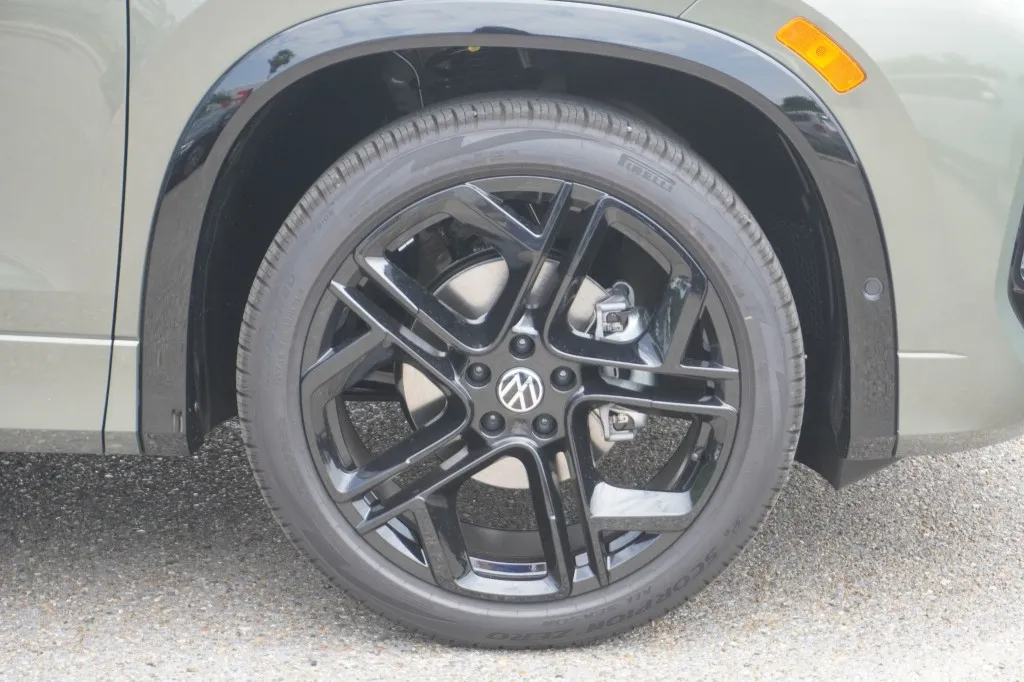 2026 Volkswagen Tiguan SE R-Line Black 2026 Volkswagen Tiguan SE R-Line Black
