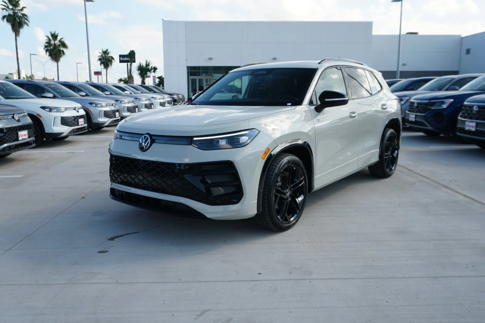 2026 Volkswagen Tiguan SE R-Line Black