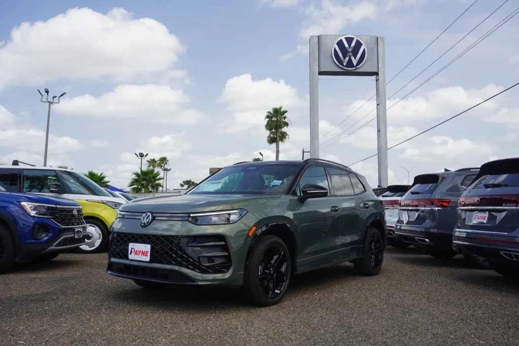 2026 Volkswagen Tiguan SE R-Line Black