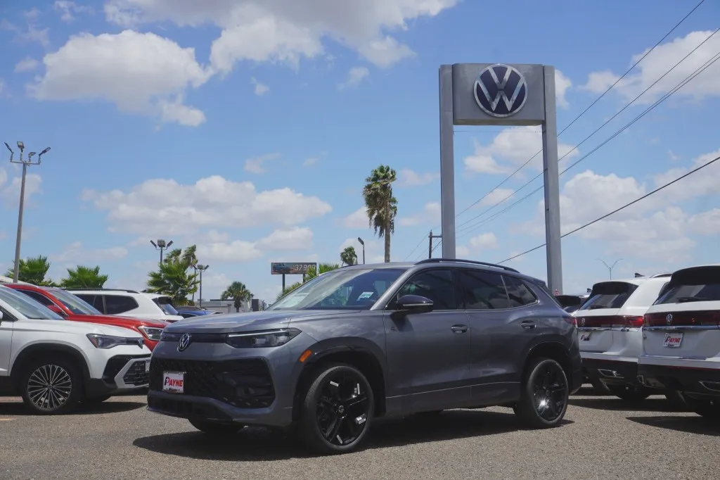 2026 Volkswagen Tiguan SE R-Line Black