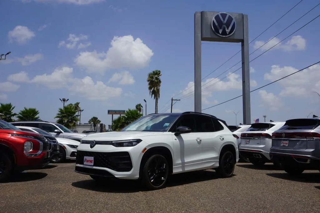 2026 Volkswagen Tiguan SE R-Line Black