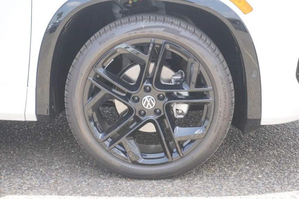 2026 Volkswagen Tiguan SE R-Line Black 2026 Volkswagen Tiguan SE R-Line Black