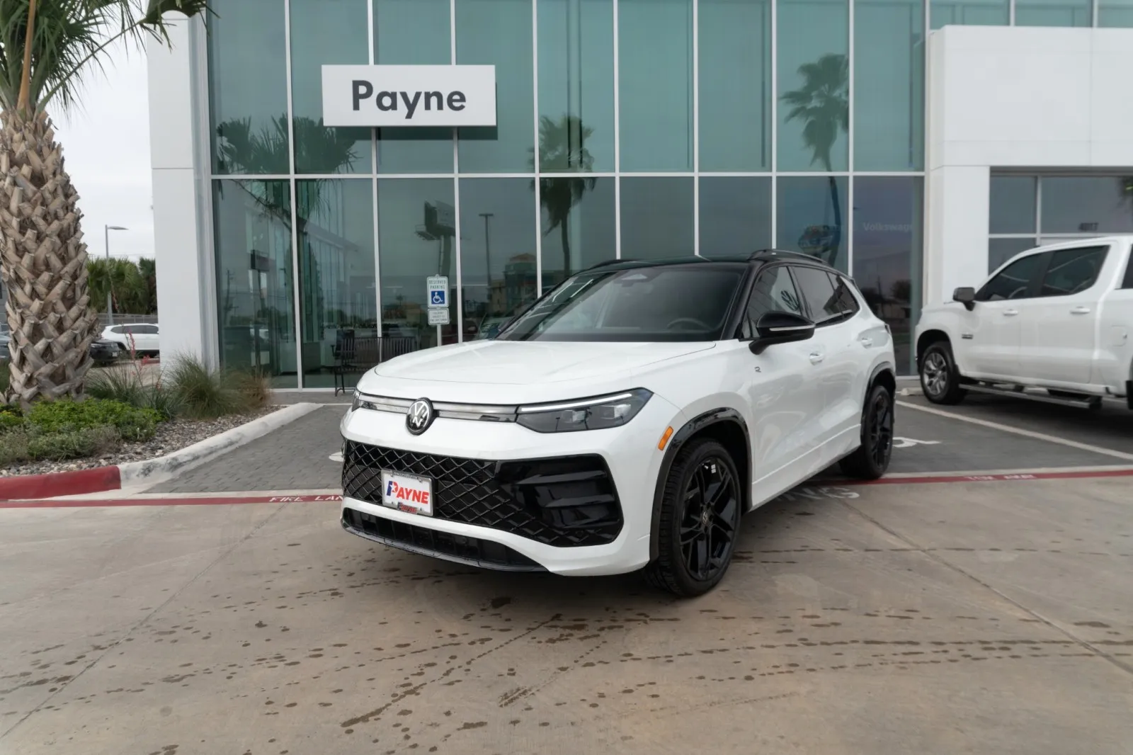 2026 Volkswagen Tiguan SE R-LINE BLACK's photo