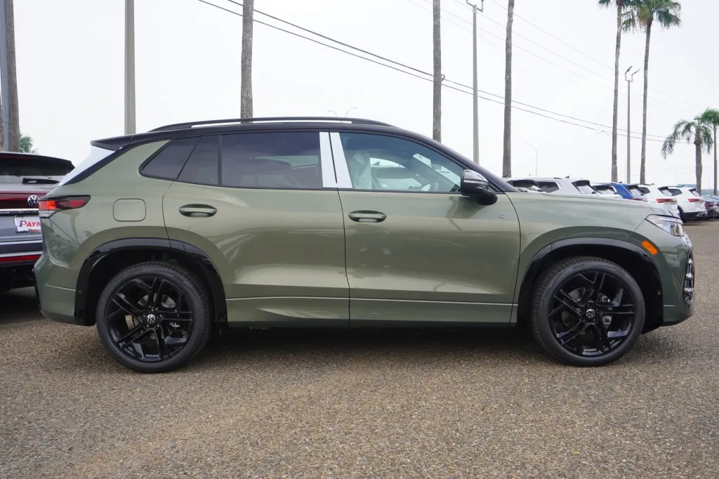 2026 Volkswagen Tiguan SE R-Line Black