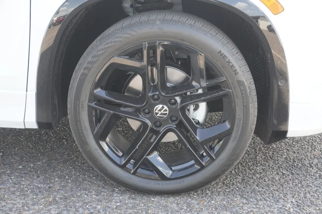 2026 Volkswagen Tiguan SE R-Line Black 2026 Volkswagen Tiguan SE R-Line Black