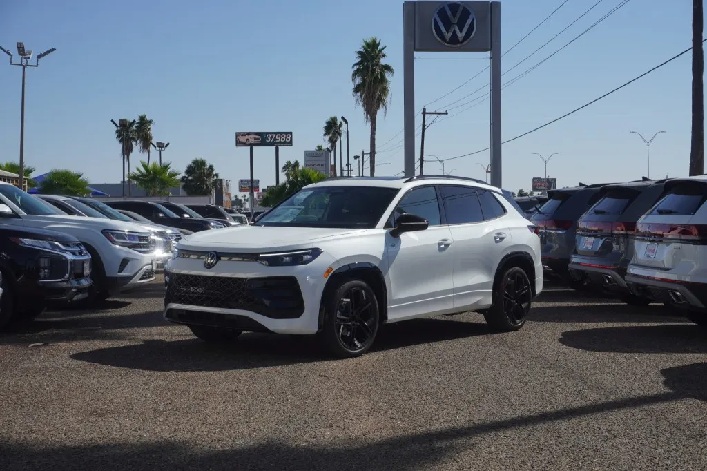 2026 Volkswagen Tiguan SE R-Line Black