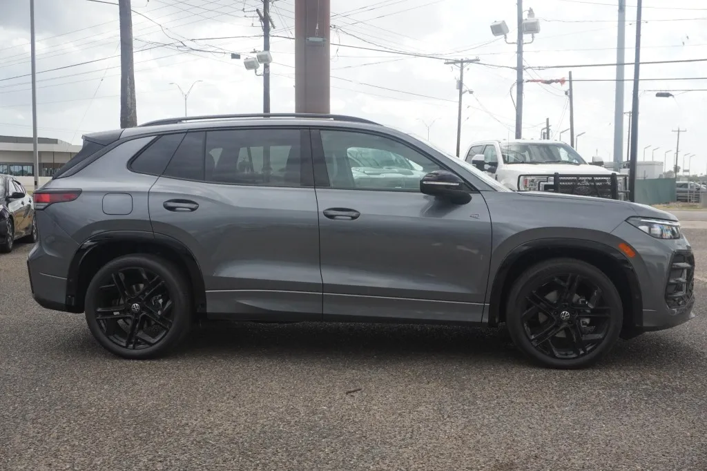 2026 Volkswagen Tiguan SE R-Line Black