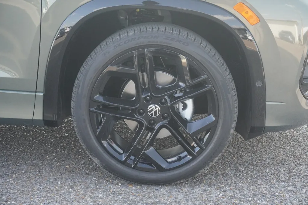 2026 Volkswagen Tiguan SE R-Line Black
