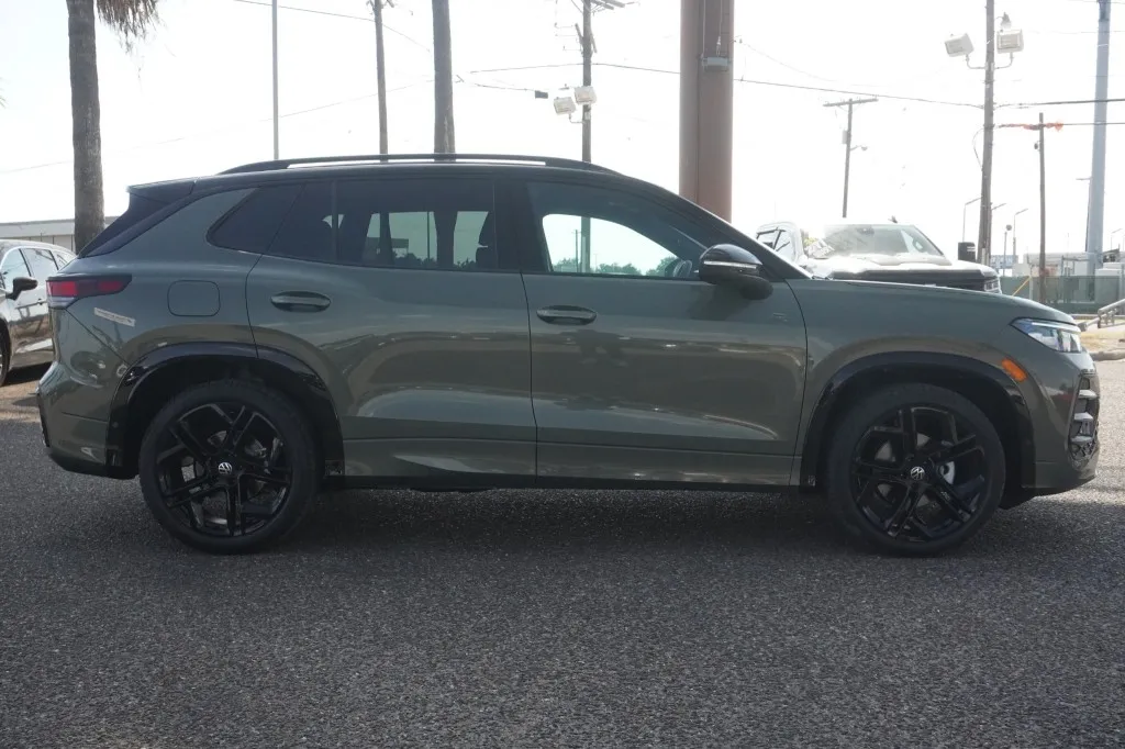 2026 Volkswagen Tiguan SE R-Line Black