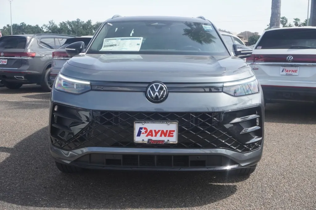 2026 Volkswagen Tiguan SE R-LINE BLACK - Photo 2