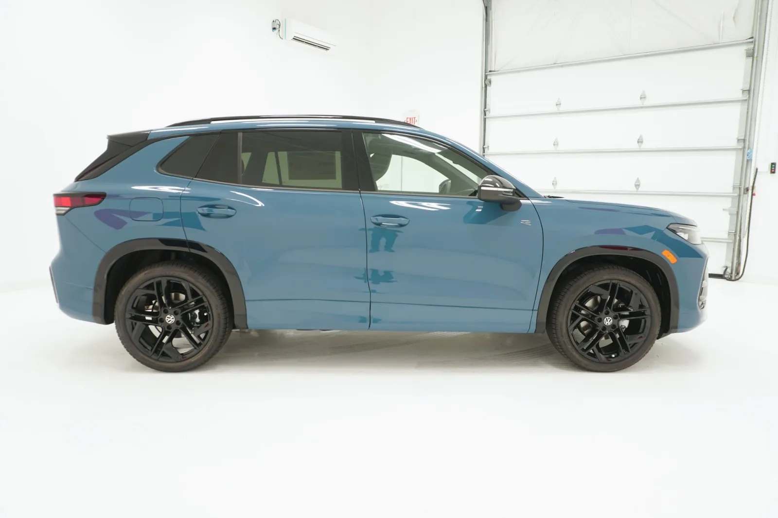 2026 Volkswagen Tiguan SE R-Line Black 2026 Volkswagen Tiguan SE R-Line Black