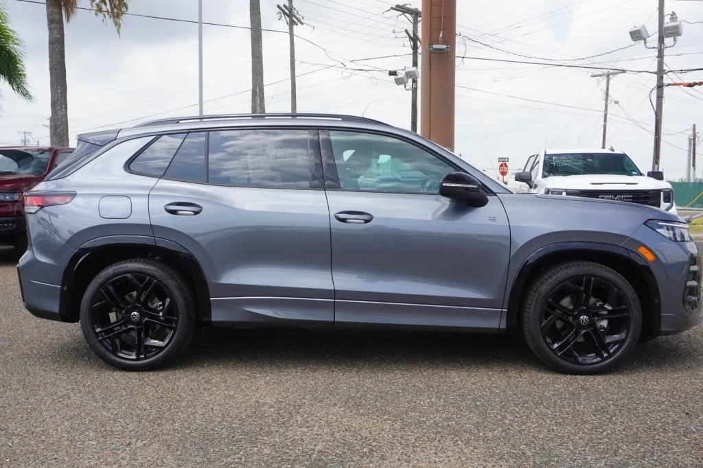 2026 Volkswagen Tiguan SE R-Line Black