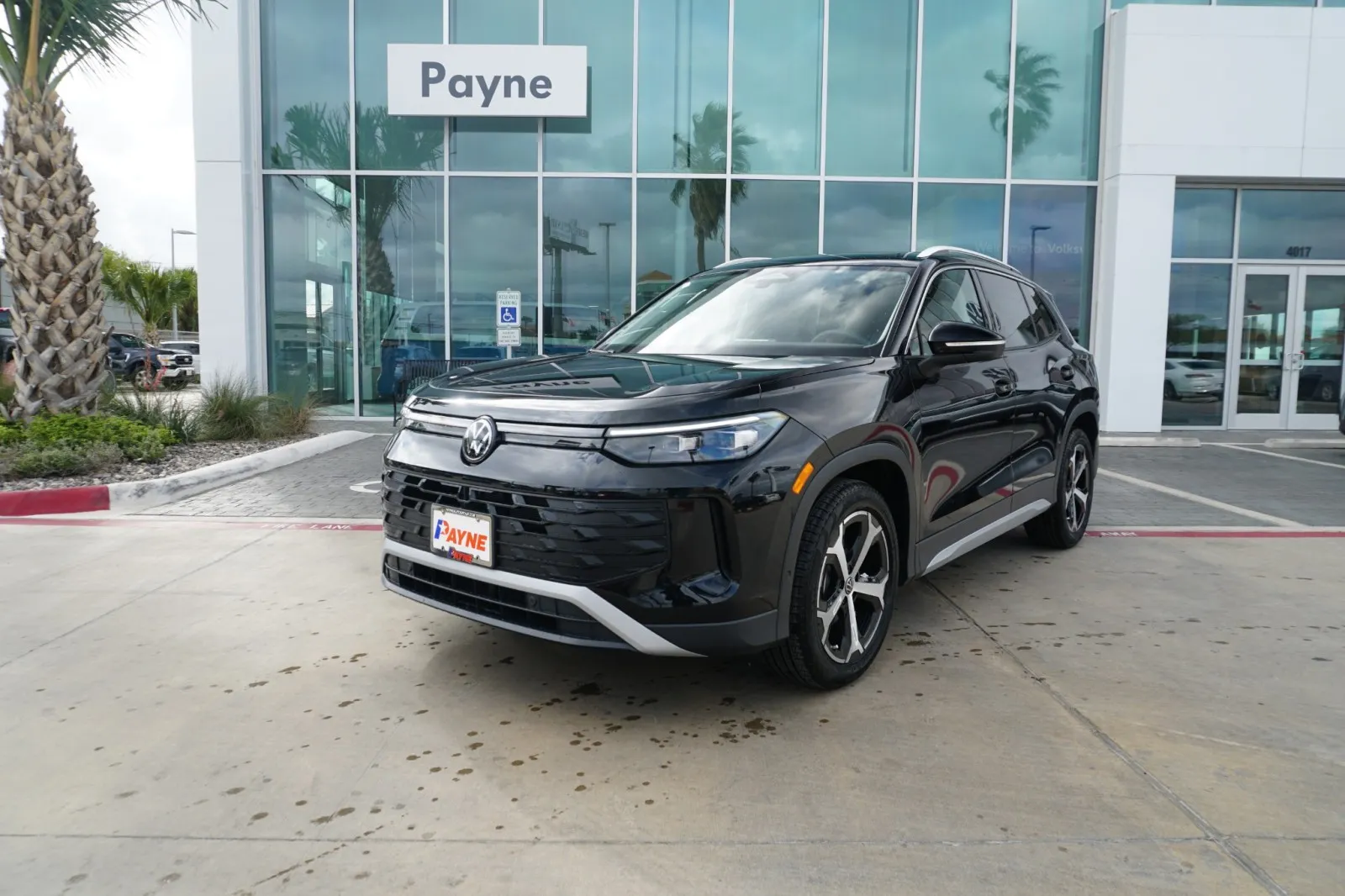 2026 Volkswagen Tiguan SE's photo