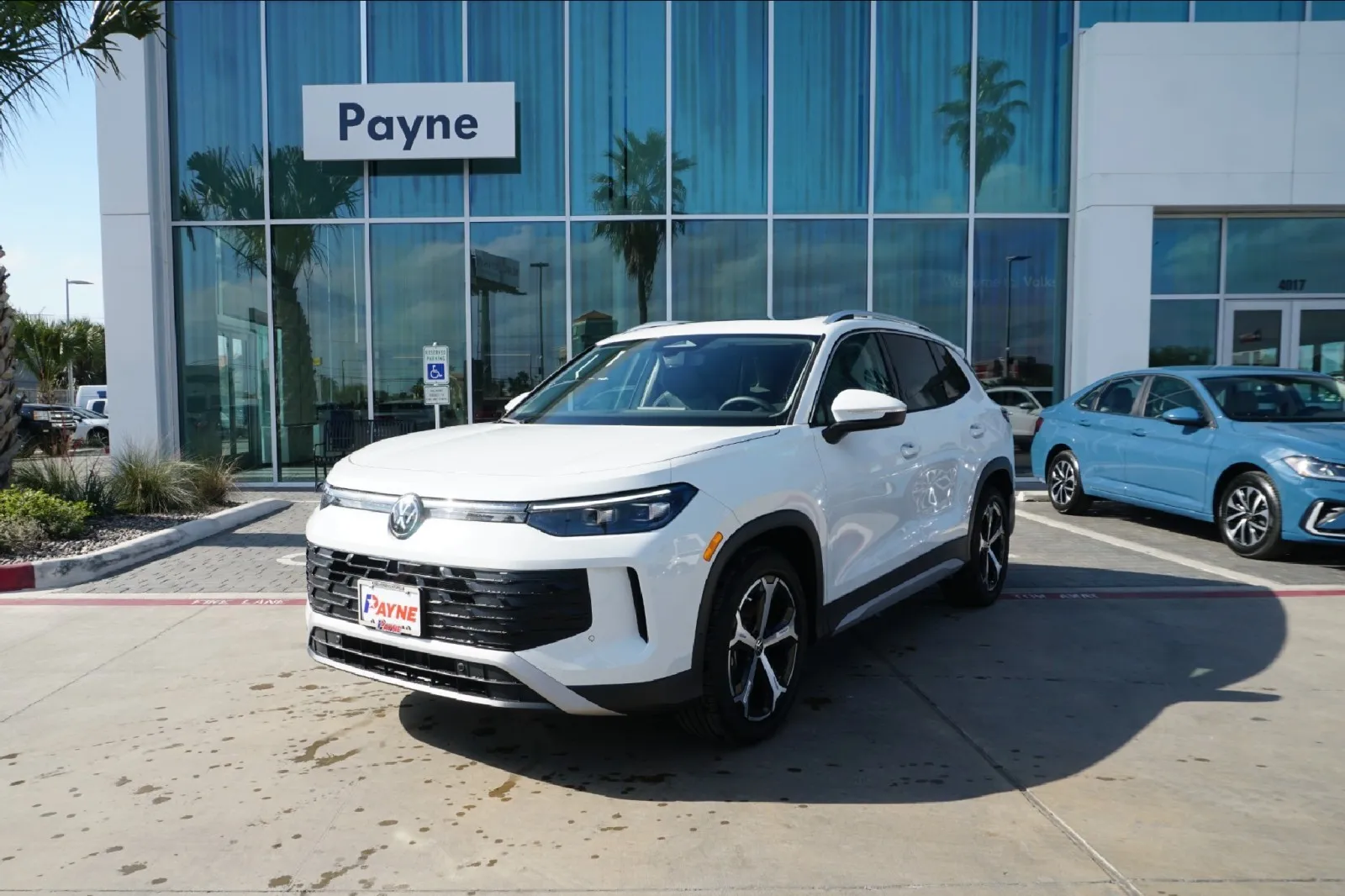 2026 Volkswagen Tiguan SE's photo