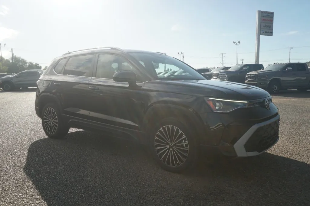 2025 Volkswagen Taos SE