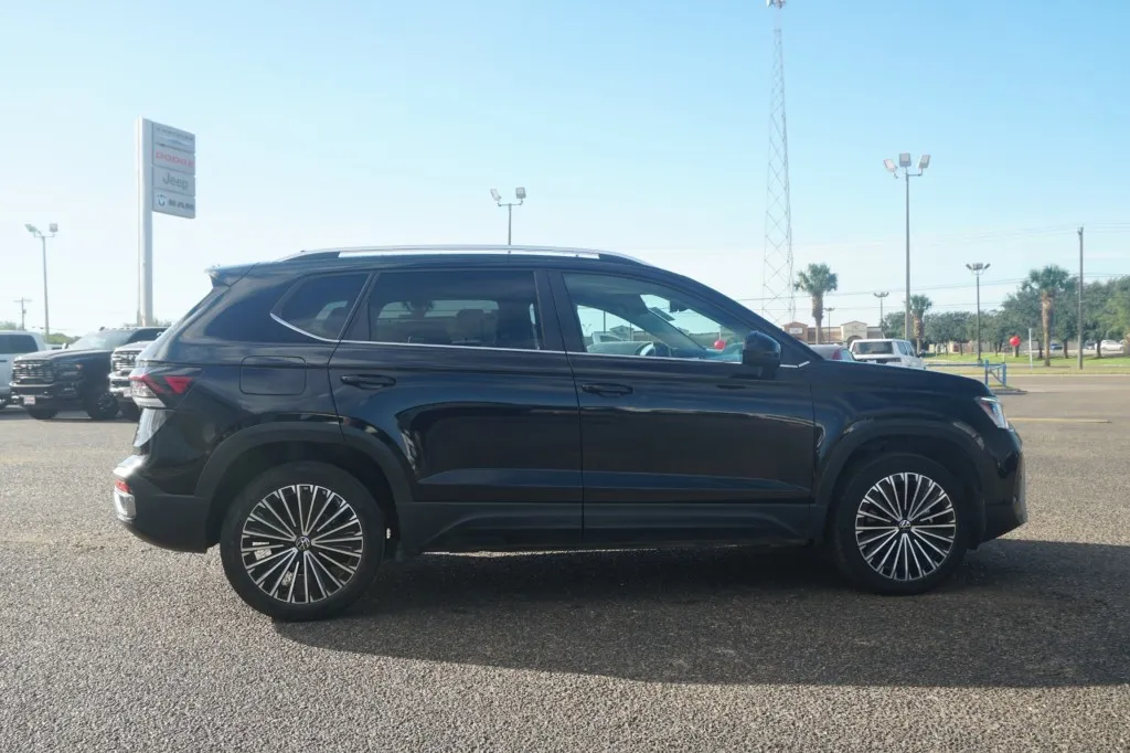 2025 Volkswagen Taos SE