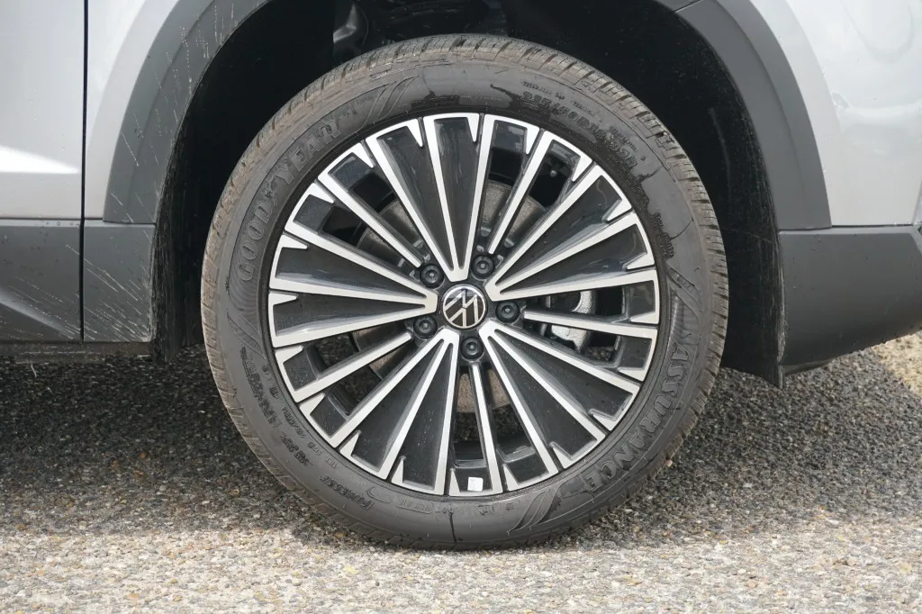 2026 Volkswagen Taos SE