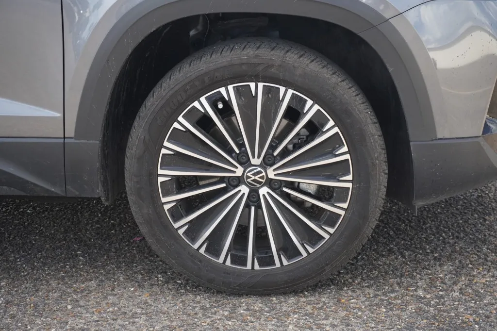 2025 Volkswagen Taos SE