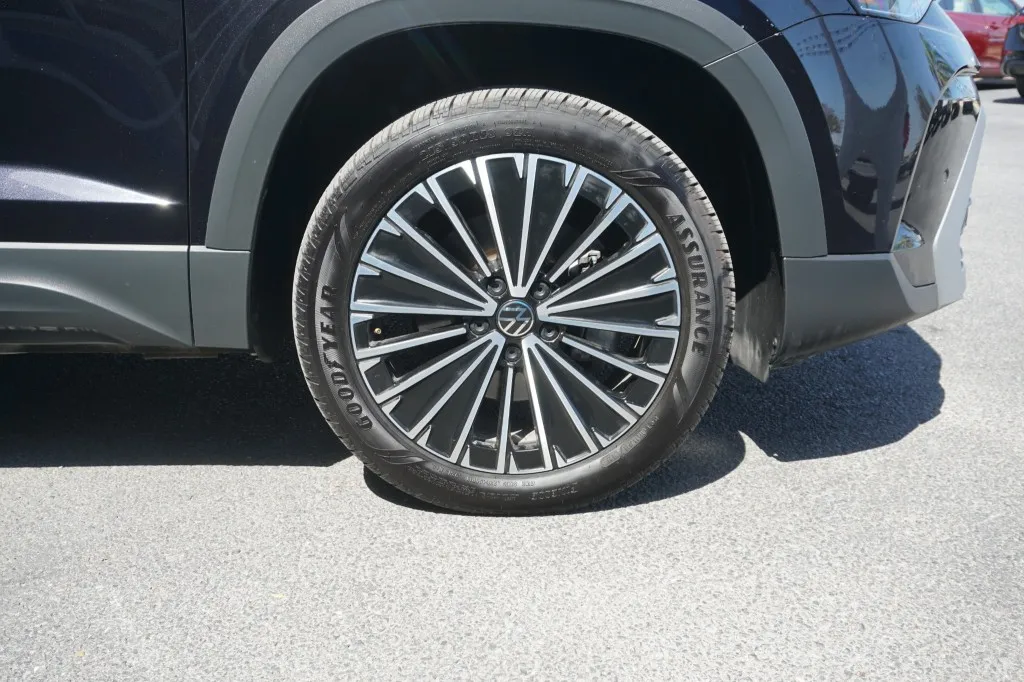 2025 Volkswagen Taos SE