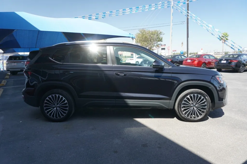 2025 Volkswagen Taos SE