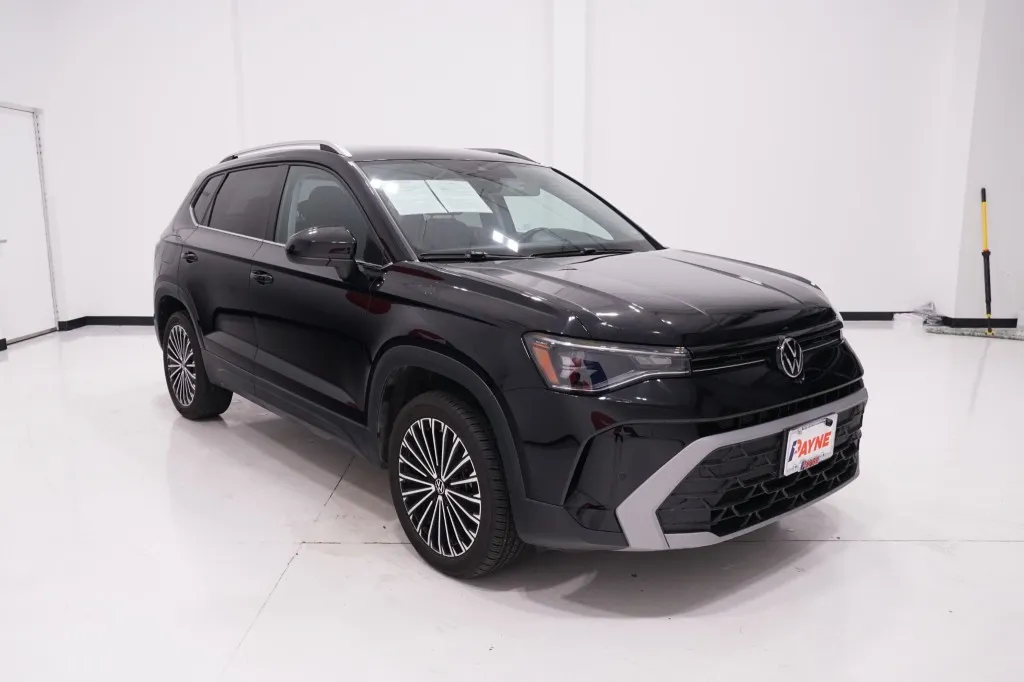 2025 Volkswagen Taos SE