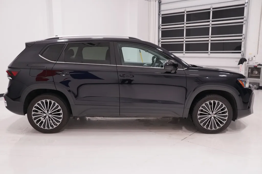 2025 Volkswagen Taos SE