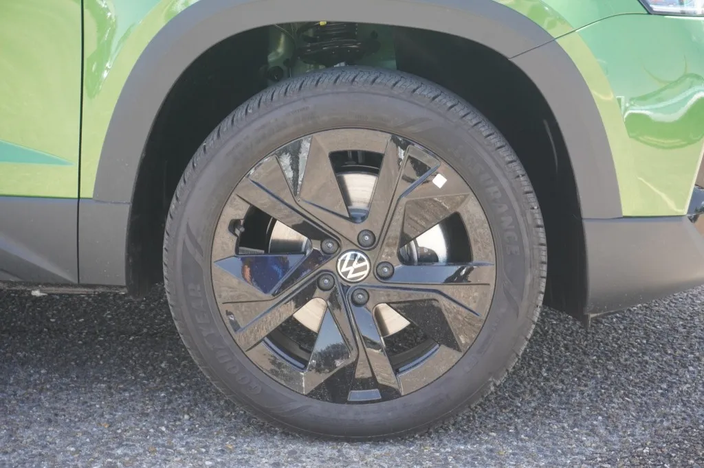 2026 Volkswagen Taos SE