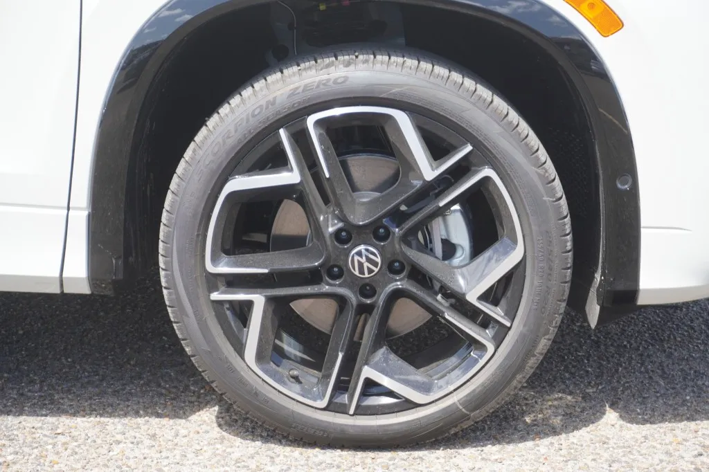 2026 Volkswagen Tiguan SEL R-Line Turbo