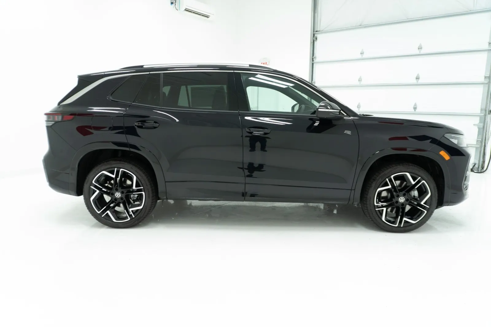 2026 Volkswagen Tiguan SEL R-Line Turbo