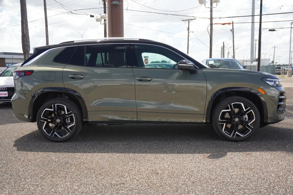 2026 Volkswagen Tiguan SEL R-Line Turbo 2026 Volkswagen Tiguan SEL R-Line Turbo
