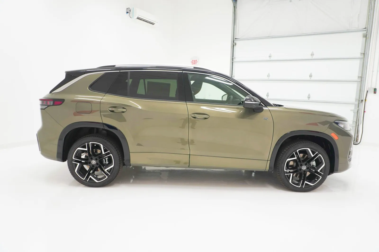 2026 Volkswagen Tiguan SEL R-Line Turbo 2026 Volkswagen Tiguan SEL R-Line Turbo