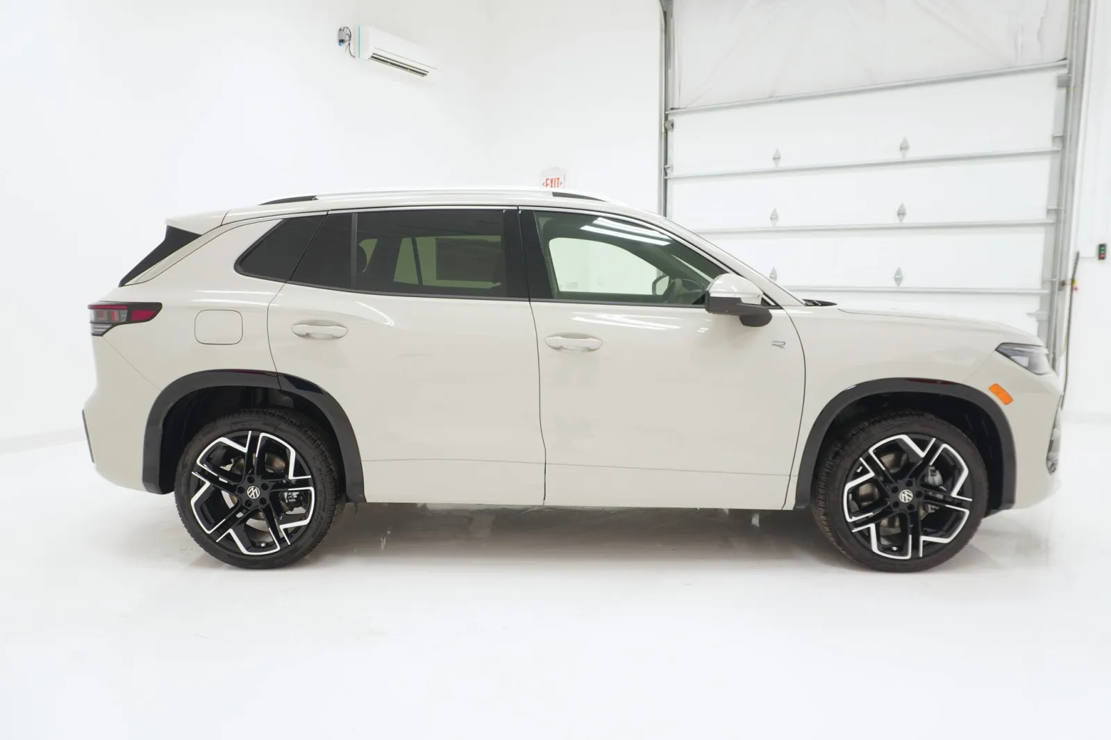 2026 Volkswagen Tiguan SEL R-Line Turbo 2026 Volkswagen Tiguan SEL R-Line Turbo