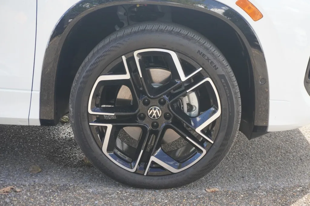 2026 Volkswagen Tiguan SEL R-Line Turbo