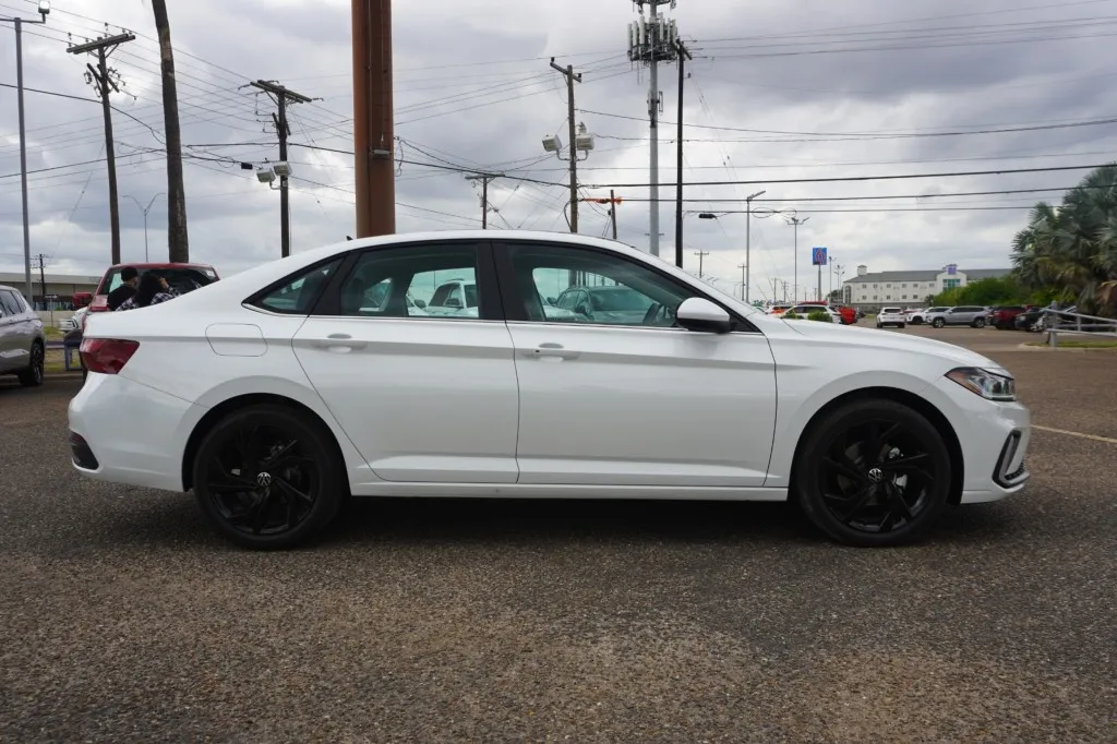 2027 Volkswagen Jetta SE