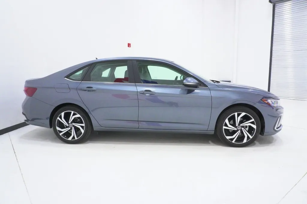 2025 Volkswagen Jetta SEL