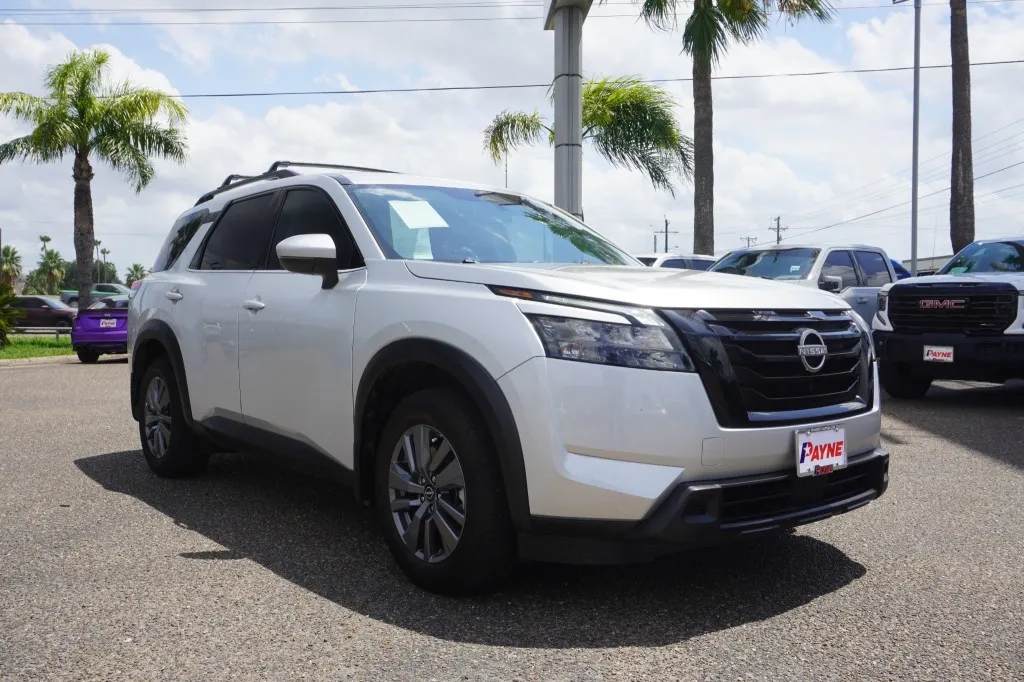 2024 Nissan Pathfinder SV