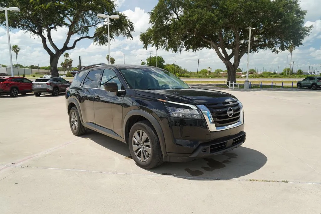 2024 Nissan Pathfinder SV
