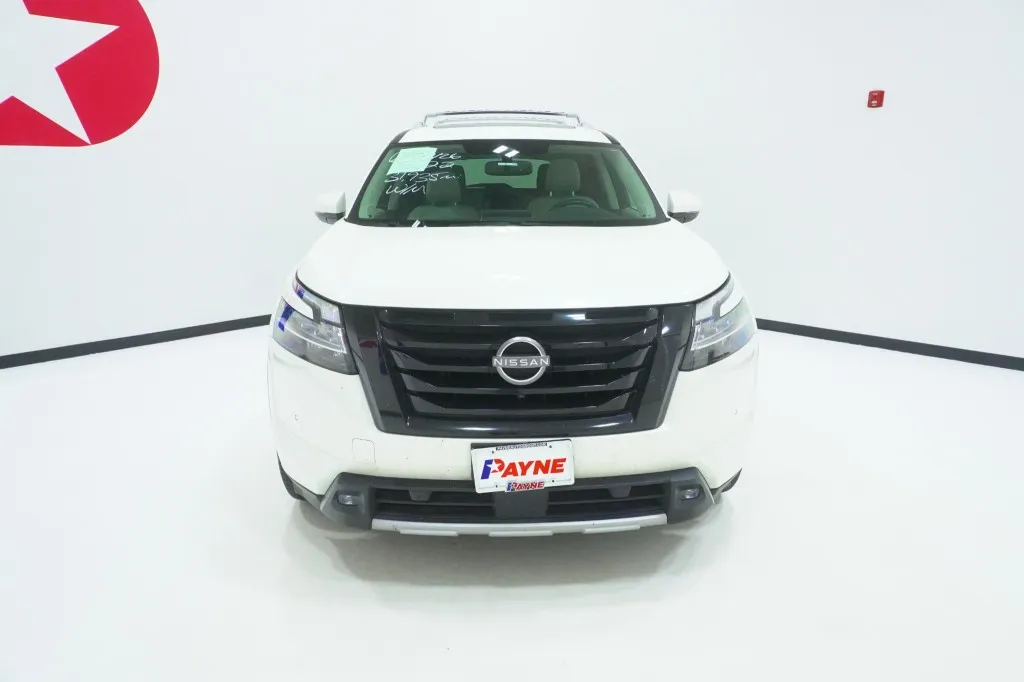 2022 Nissan Pathfinder SL