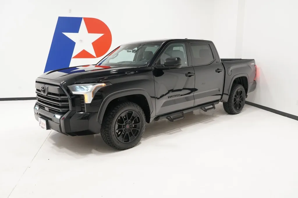 2022 Toyota Tundra SR5's photo
