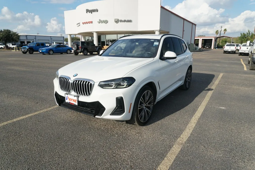 2022 BMW X3 30i's photo