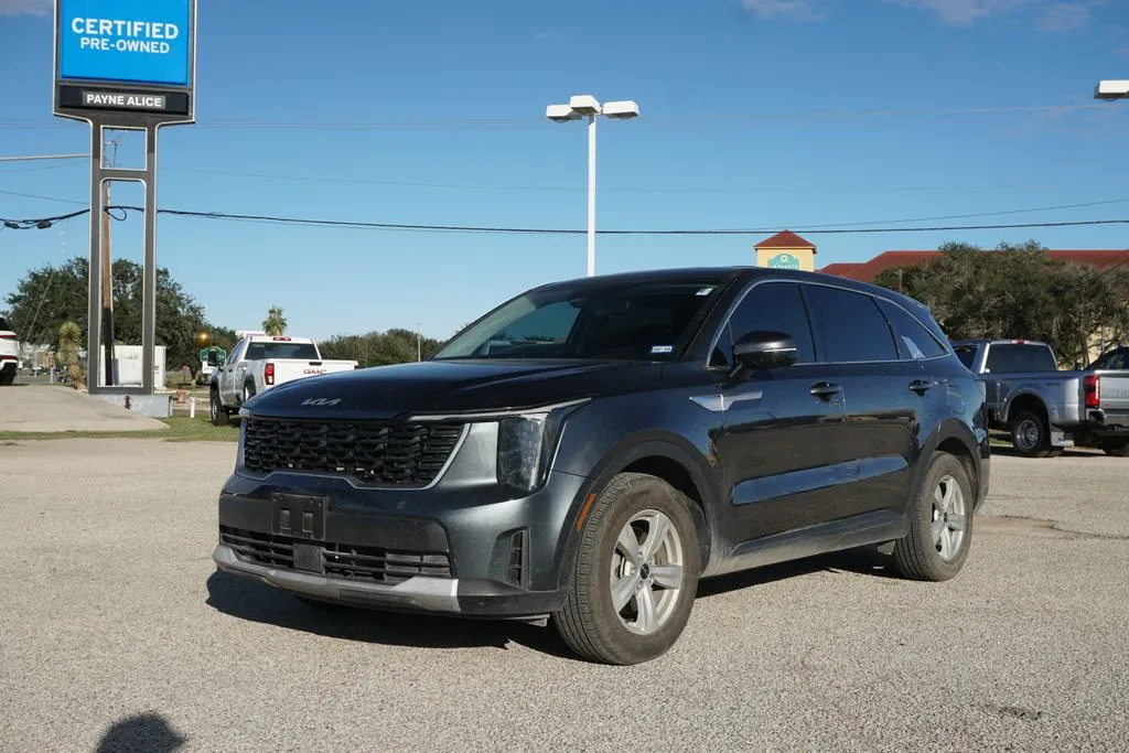 2024 Kia Sorento LX's photo