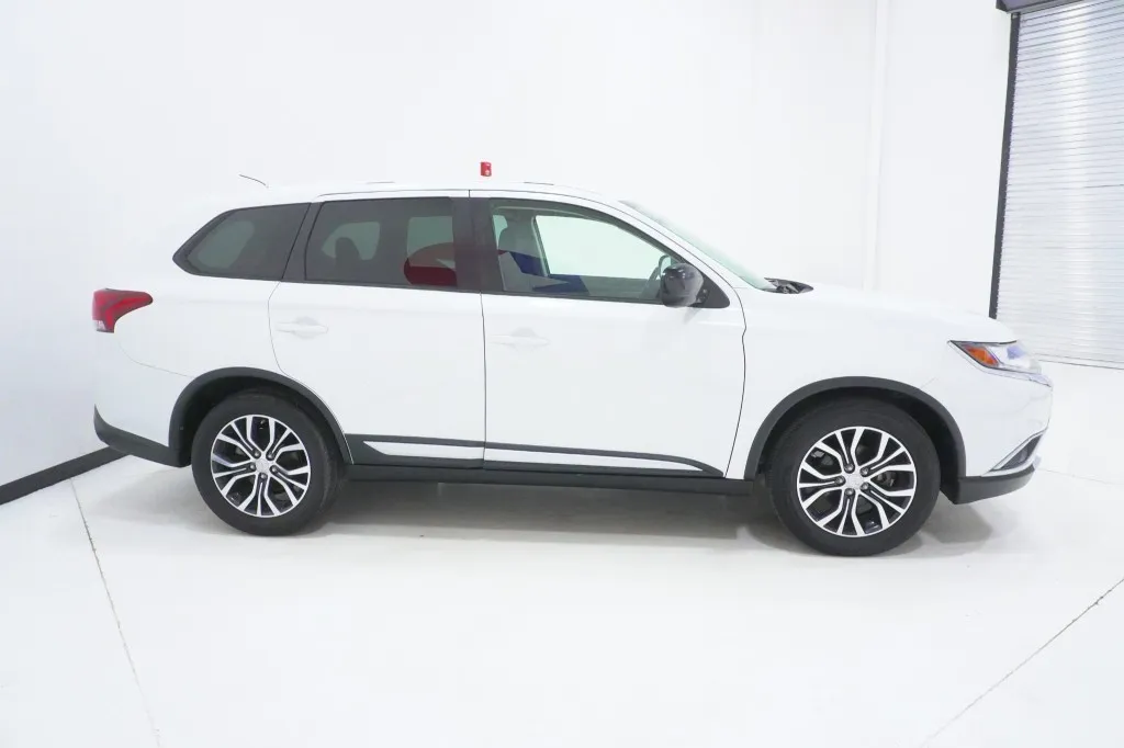 2016 Mitsubishi Outlander ES