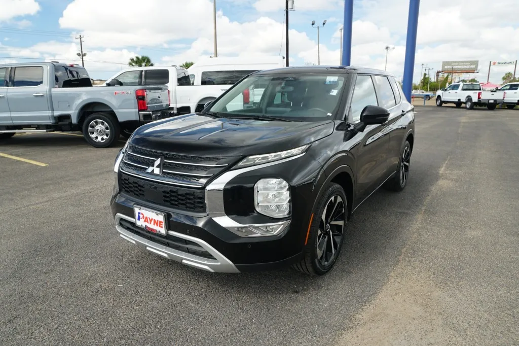 2023 Mitsubishi Outlander SE