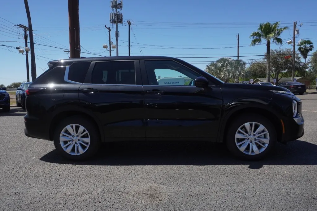 2026 Mitsubishi Outlander ES
