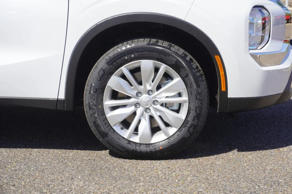 2026 Mitsubishi Outlander ES