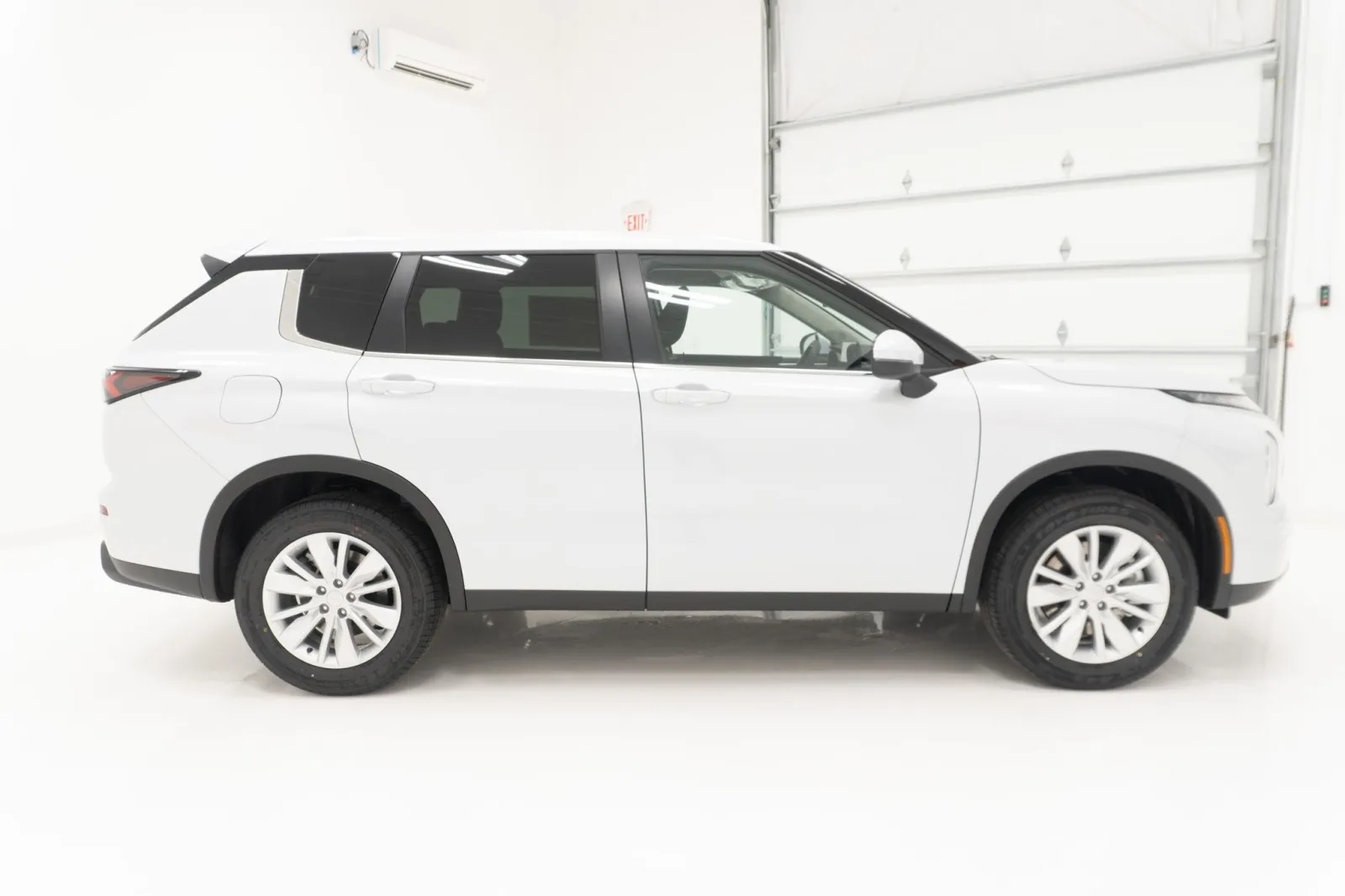 2026 Mitsubishi Outlander ES