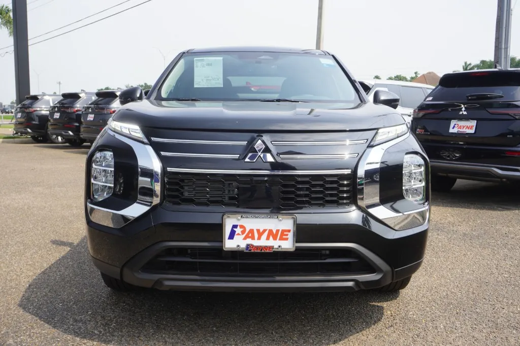 2026 Mitsubishi Outlander ES