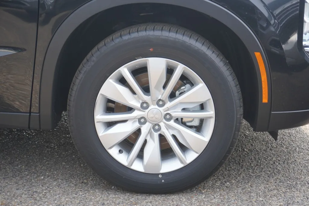 2026 Mitsubishi Outlander ES