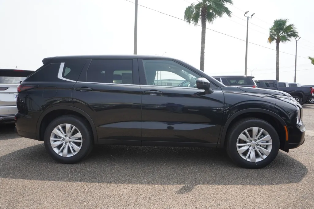 2026 Mitsubishi Outlander ES